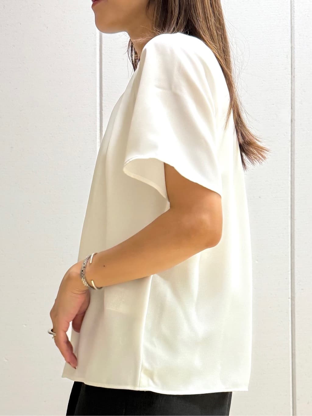 mamiさんの「INDIVI｜【洗える／セットアップ可能】凹凸ストレッチ素材ストレートパンツ」を使ったコーディネート