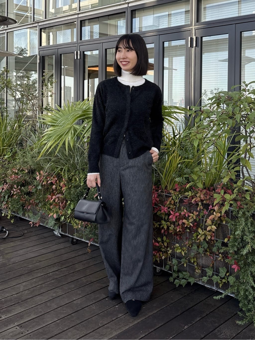 Yoshimiさんの「INDIVI｜【褒められパンツ／ウール混】ウォームウール ワイドパンツ」を使ったコーディネート