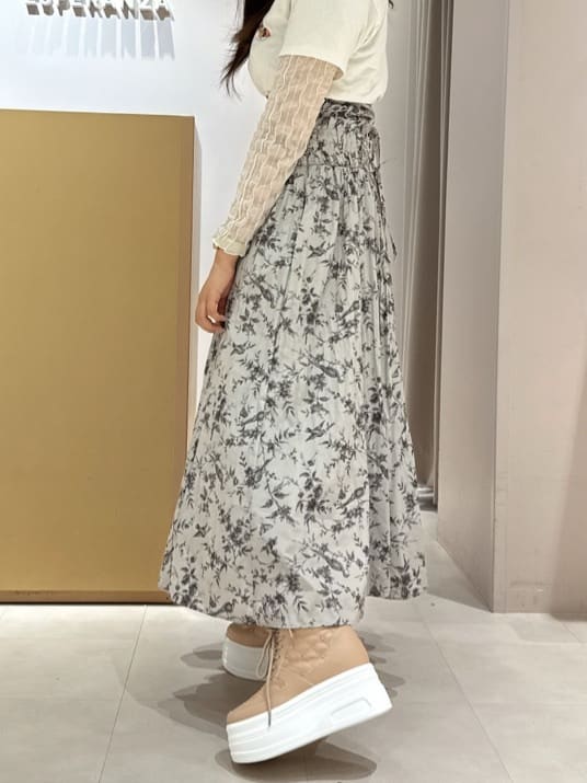 neinaさんの「ESPERANZA｜【EC先行販売】きゅんフィット厚底フラットキルティングスタッズスニーカー」を使ったコーディネート