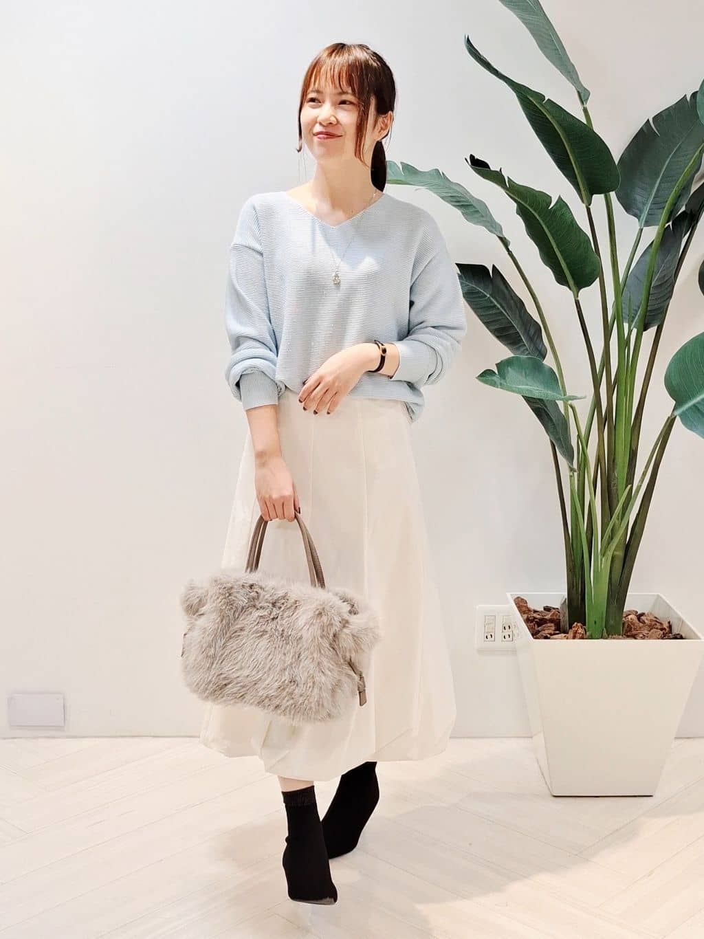 YuKaRiさんの「UNTITLED｜【ウール混ラメ素材】Vネック煌めきニット」を使ったコーディネート