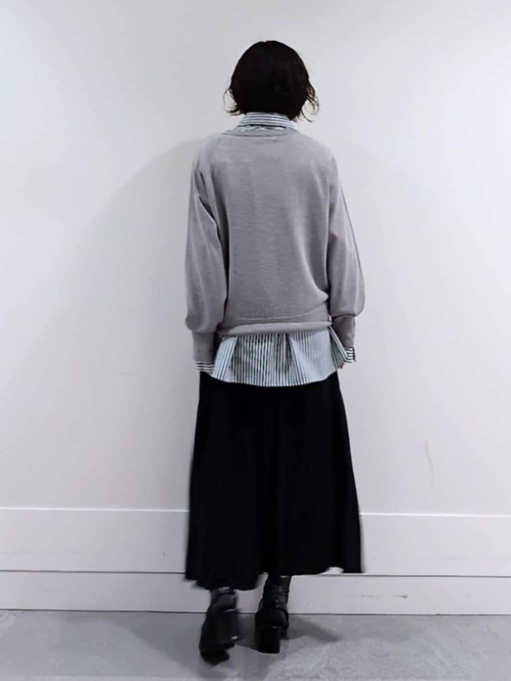 ミズタさんの「UNTITLED｜【8色展開／コンパクト丈】レーヨン混 コクーンニット」を使ったコーディネート