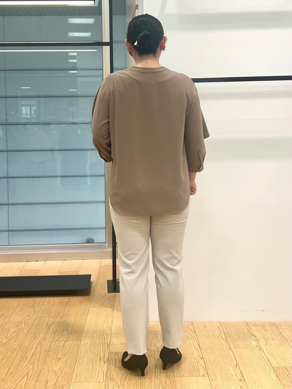 shimaさんの「INDIVI｜【羽織りとしても活躍！】ケープカラーブラウス」を使ったコーディネート