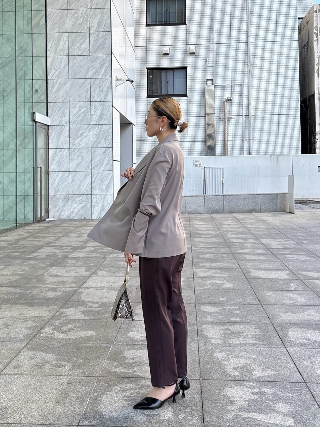 kotakiさんの「INDIVI｜Comfy SET UP｜イージーテーパードパンツ【セットアップ対応／通勤/カセット服】」を使ったコーディネート