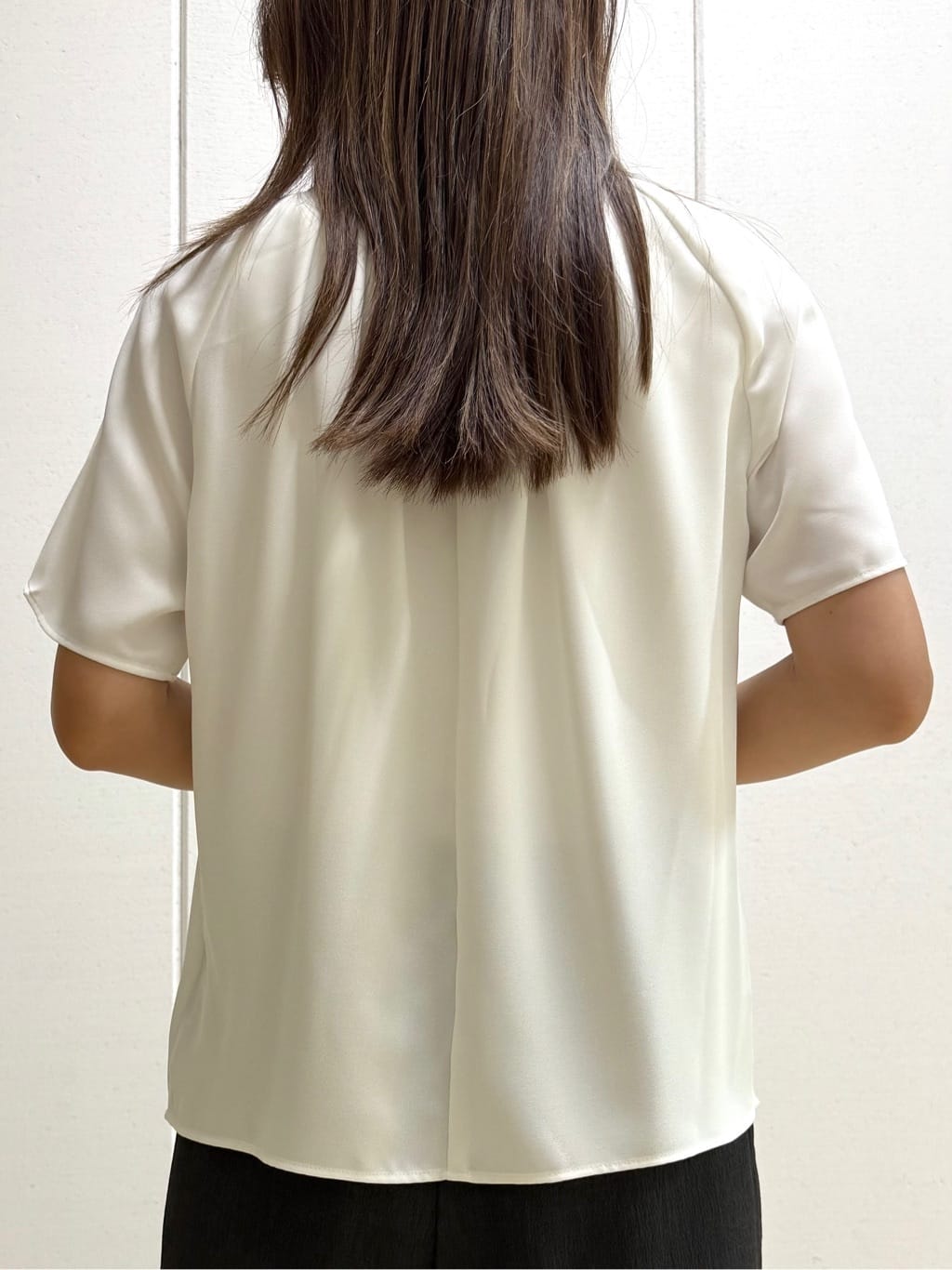 mamiさんの「INDIVI｜【洗える／セットアップ可能】凹凸ストレッチ素材ストレートパンツ」を使ったコーディネート