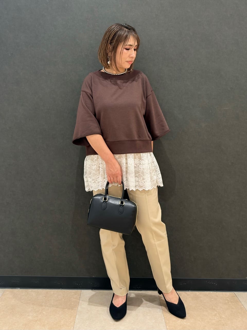 Megさんの「SHOO･LA･RUE｜【2点セット】ハーフスリーブミニ裏毛プルオーバー＆レースタンクトップセット」を使ったコーディネート
