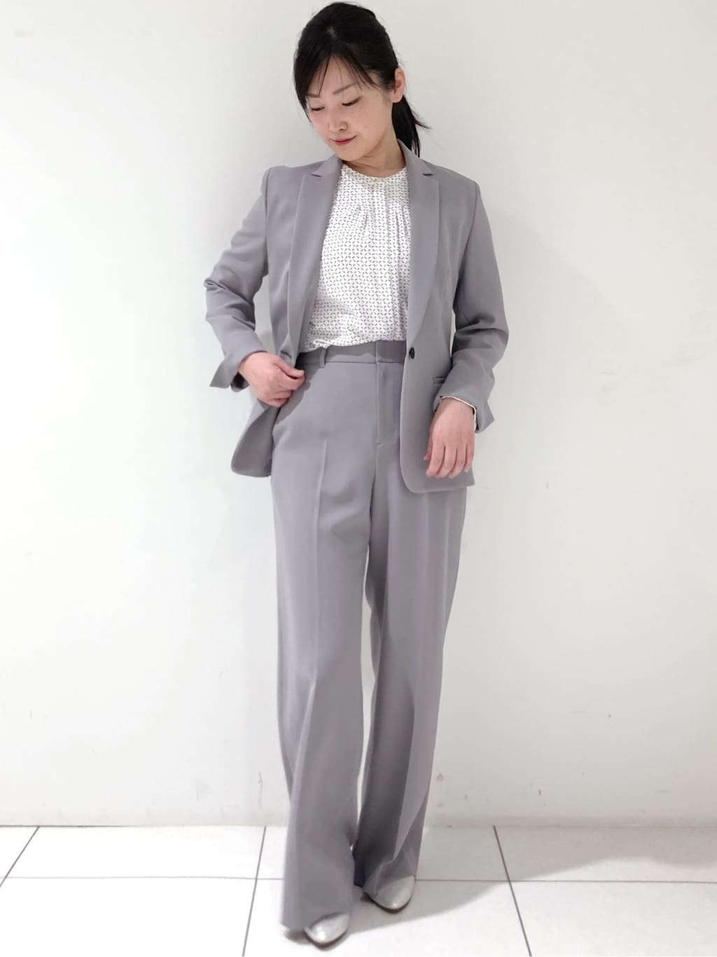 momokoさんの「INDIVI｜【定番スーツ／UVケア／洗える】ウール調テーラードジャケット」を使ったコーディネート