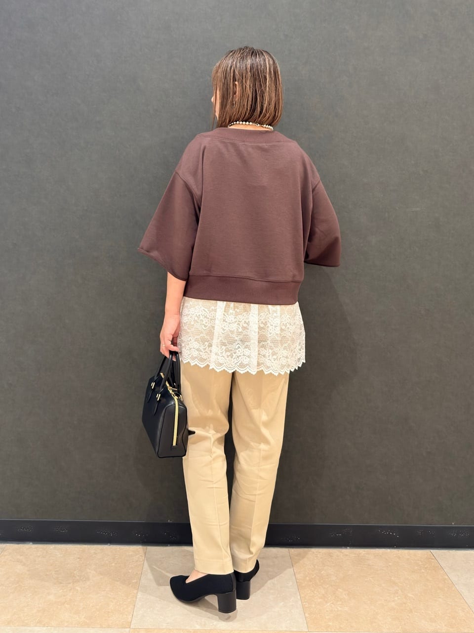 Megさんの「SHOO･LA･RUE｜【2点セット】ハーフスリーブミニ裏毛プルオーバー＆レースタンクトップセット」を使ったコーディネート
