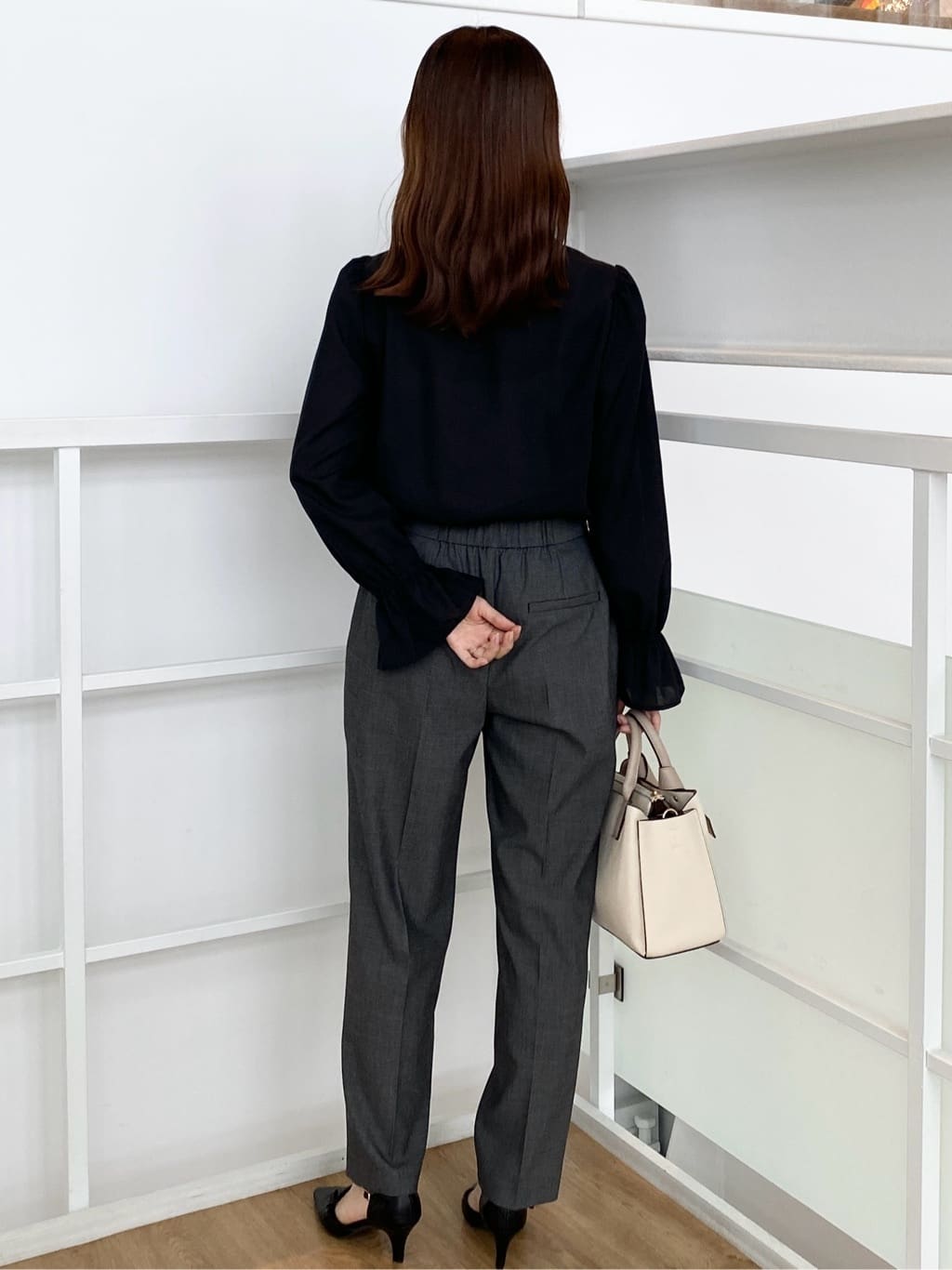 みさかさんの「index｜タックフリルバンドカラーブラウス【洗濯機OK／イージーアイロン】」を使ったコーディネート