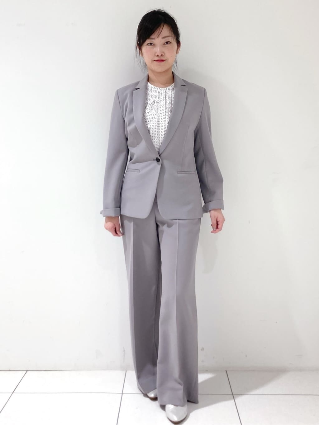 momokoさんの「INDIVI｜【定番スーツ／UVケア／洗える】ウール調テーラードジャケット」を使ったコーディネート