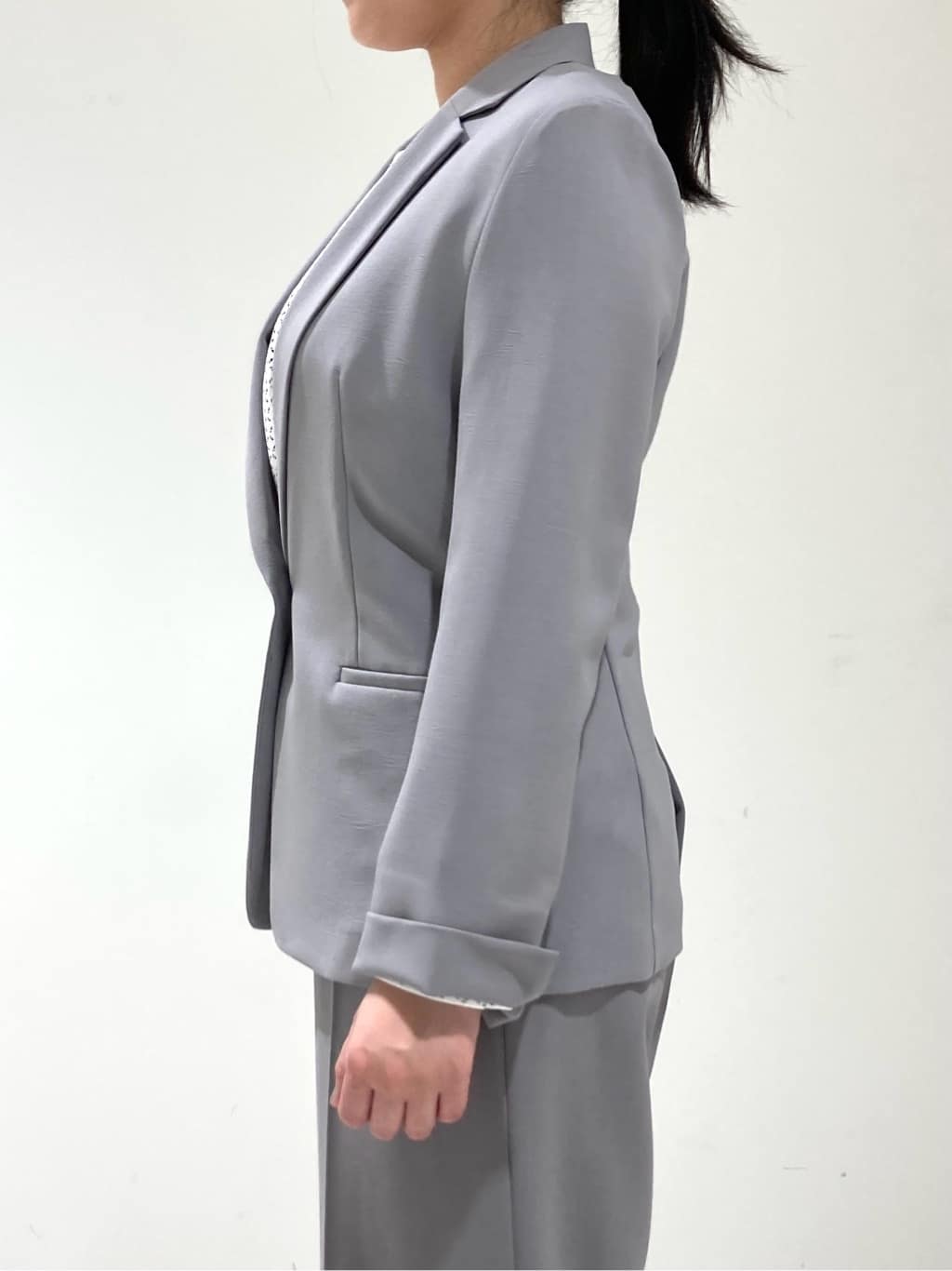 momokoさんの「INDIVI｜【定番スーツ／UVケア／洗える】ウール調テーラードジャケット」を使ったコーディネート