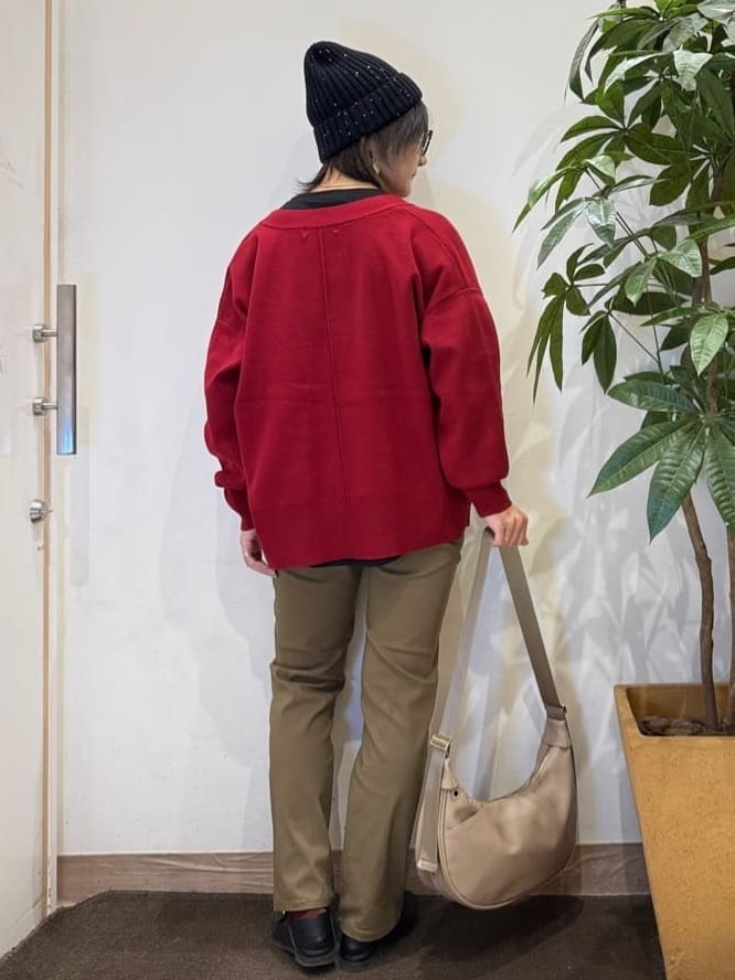misakiさんの「SHOO･LA･RUE｜【洗える/毛玉レス】表面がきれいなVネックカーディガン」を使ったコーディネート