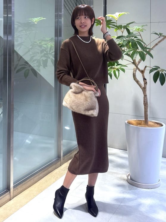 yukaさんの「UNTITLED｜【セットアップ可/ウエストゴム】ラメニットナロースカート」を使ったコーディネート