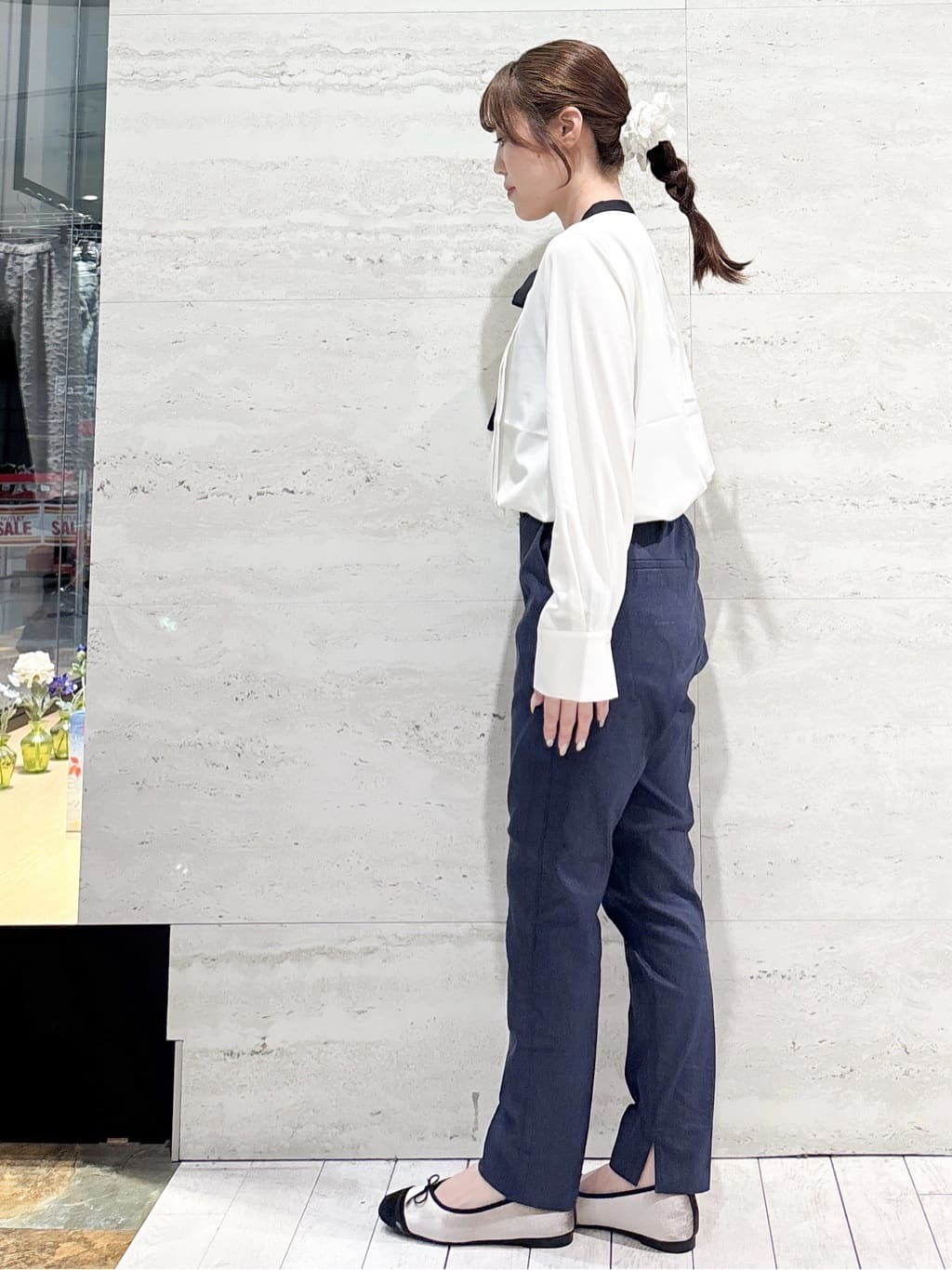 かほさんの「OPAQUE.CLIP｜《S-LLサイズ》ハイストレッチスティックパンツ【洗濯機洗い可／接触冷感】」を使ったコーディネート