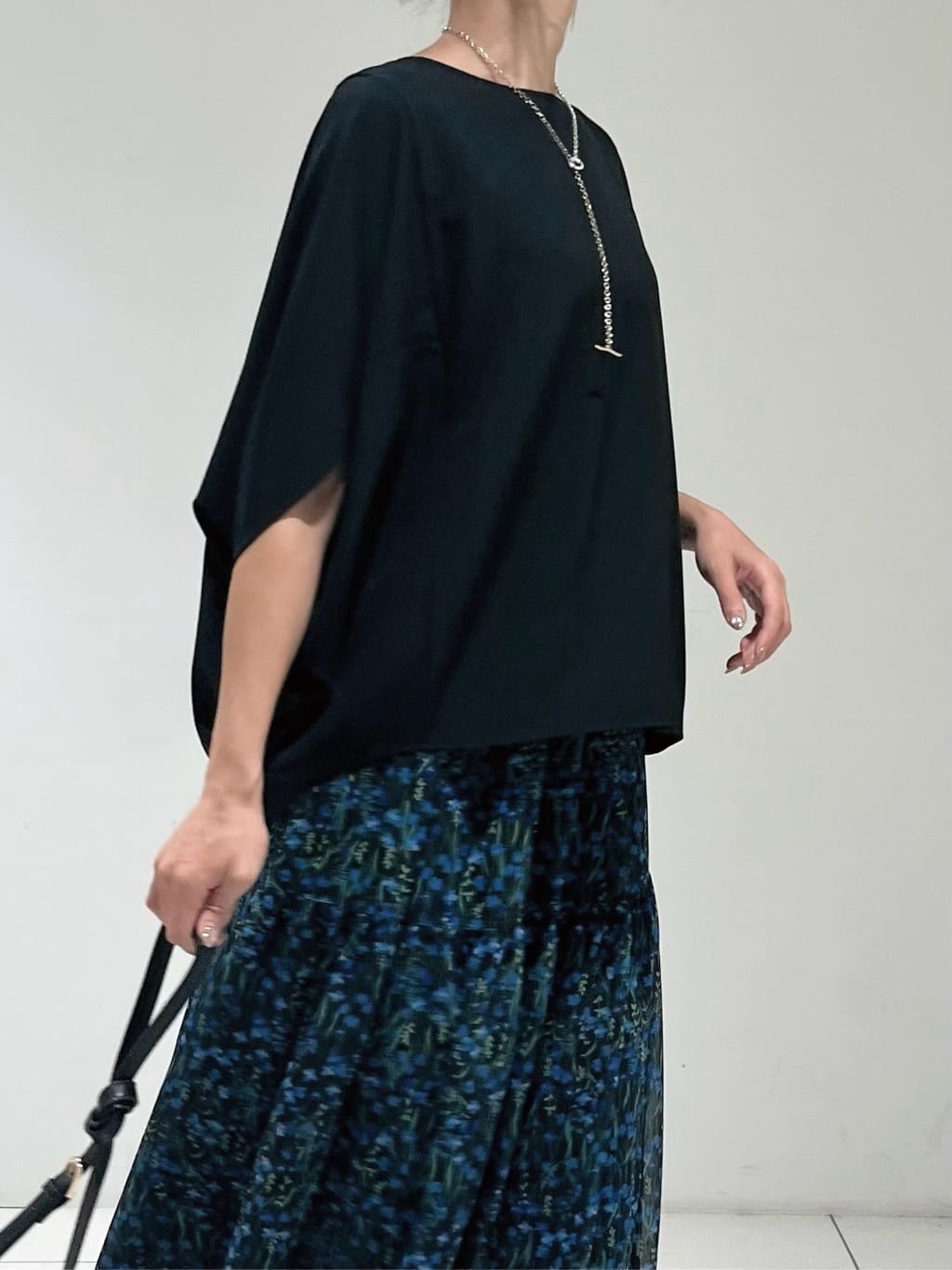 shioriさんの「INDIVI｜【体型カバー/SETUP可能】ジョーゼット　ドルマンブラウス」を使ったコーディネート
