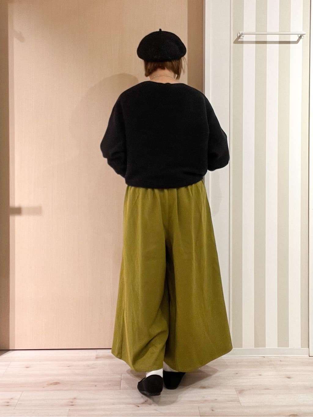 ぷくりんさんの「SHOO･LA･RUE｜【S-LL/2点セット】脚のラインを拾いにくい ベルト付きタックスカーチョパンツ」を使ったコーディネート