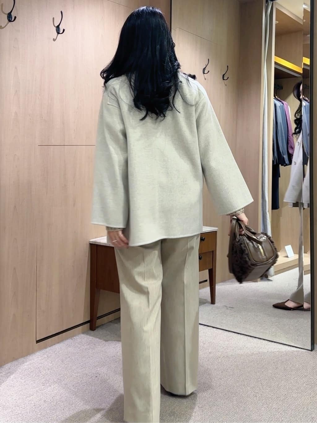 しょんさんの「UNTITLED｜【ワイド/後ろゴム/シーズンレス】シルクネップツイードパンツ」を使ったコーディネート