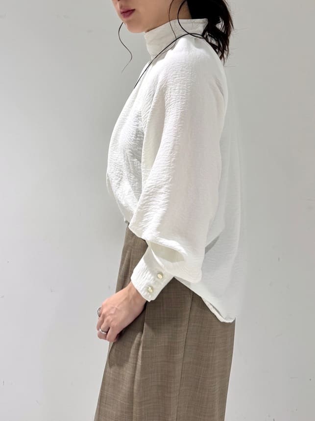 そんさんの「INDIVI｜センタータックメランジワイドパンツ」を使ったコーディネート