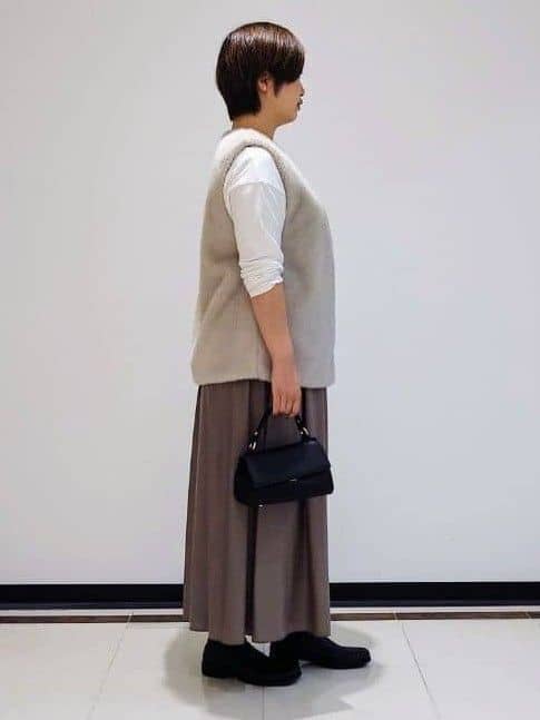 gissyさんの「INDIVI｜レザー調ギャザースカート」を使ったコーディネート