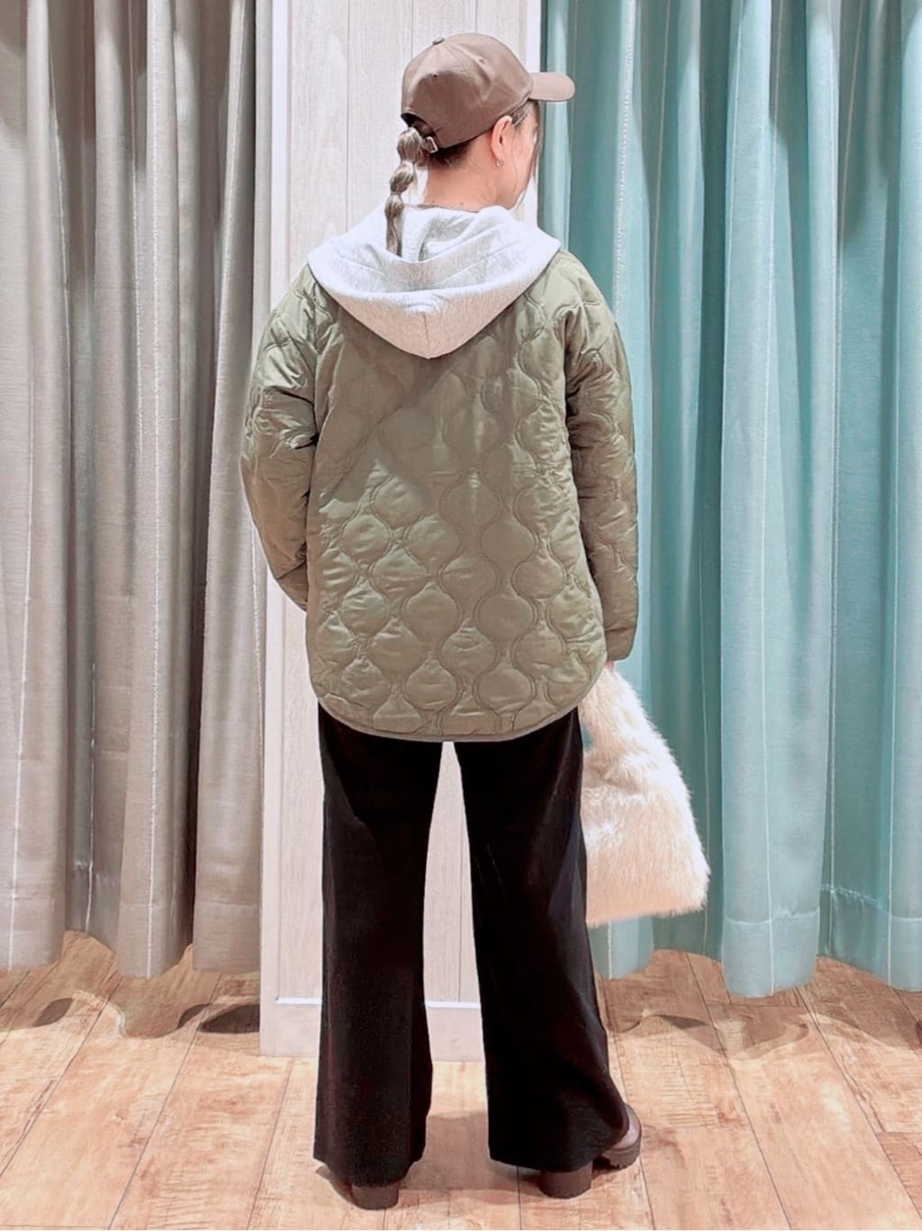 なみぞうさんの「SHOO･LA･RUE｜【S-LL/体型カバー】上品なとろみが魅力 イージーワイドパンツ」を使ったコーディネート