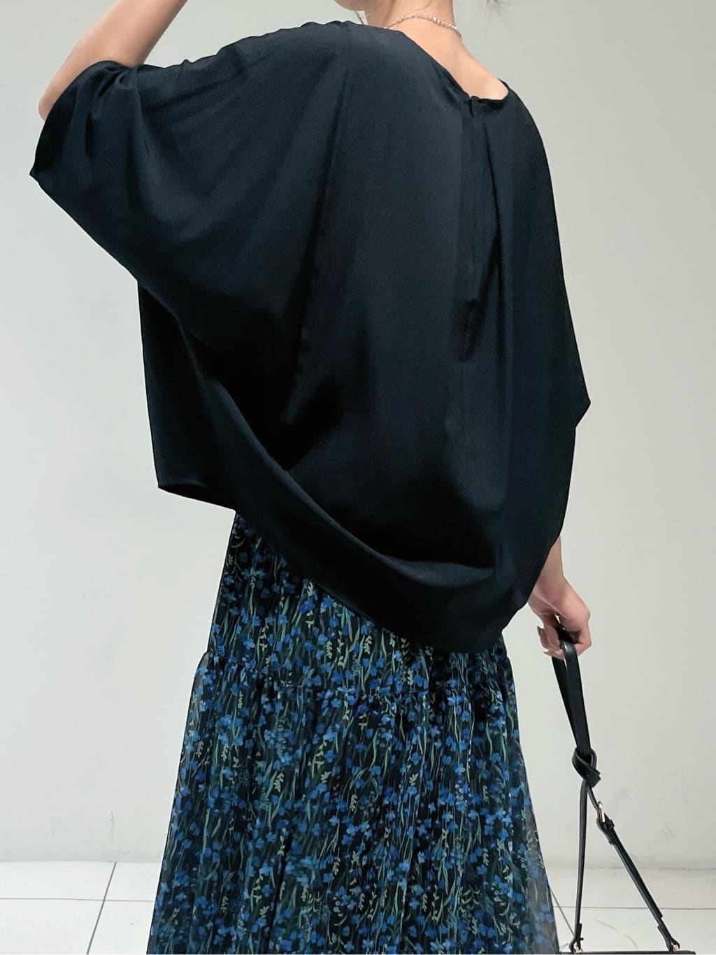 shioriさんの「INDIVI｜【体型カバー/SETUP可能】ジョーゼット　ドルマンブラウス」を使ったコーディネート