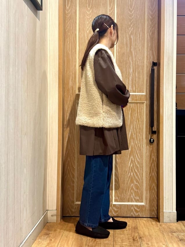 KAORIさんの「SHOO･LA･RUE｜ふわふわファーベスト」を使ったコーディネート
