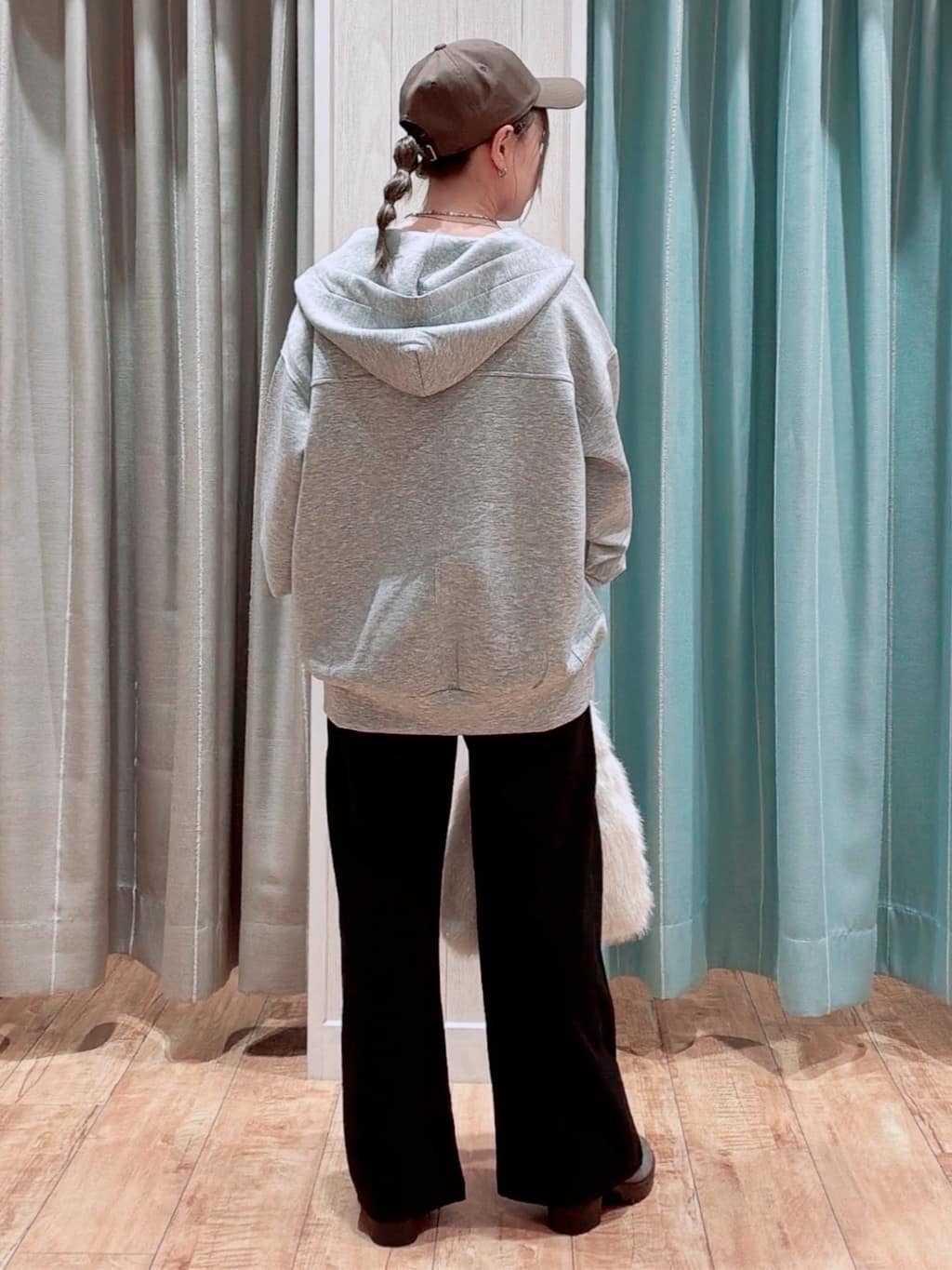 なみぞうさんの「SHOO･LA･RUE｜【S-LL/体型カバー】上品なとろみが魅力 イージーワイドパンツ」を使ったコーディネート