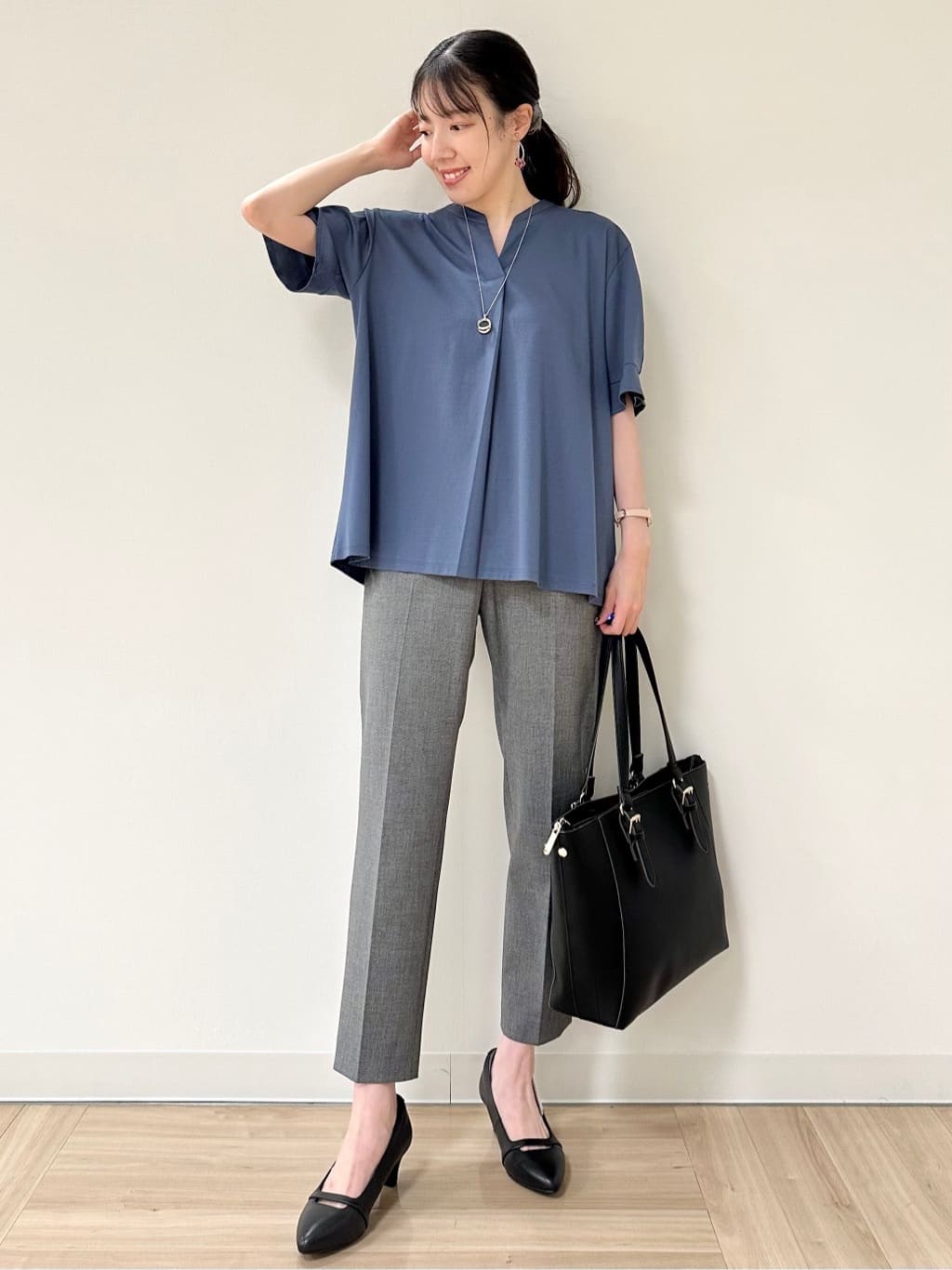 Momoさんの「Reflect｜【すっきり見え！長め丈／マシンウォッシュ可】スキッパーネックジャージトップス」を使ったコーディネート