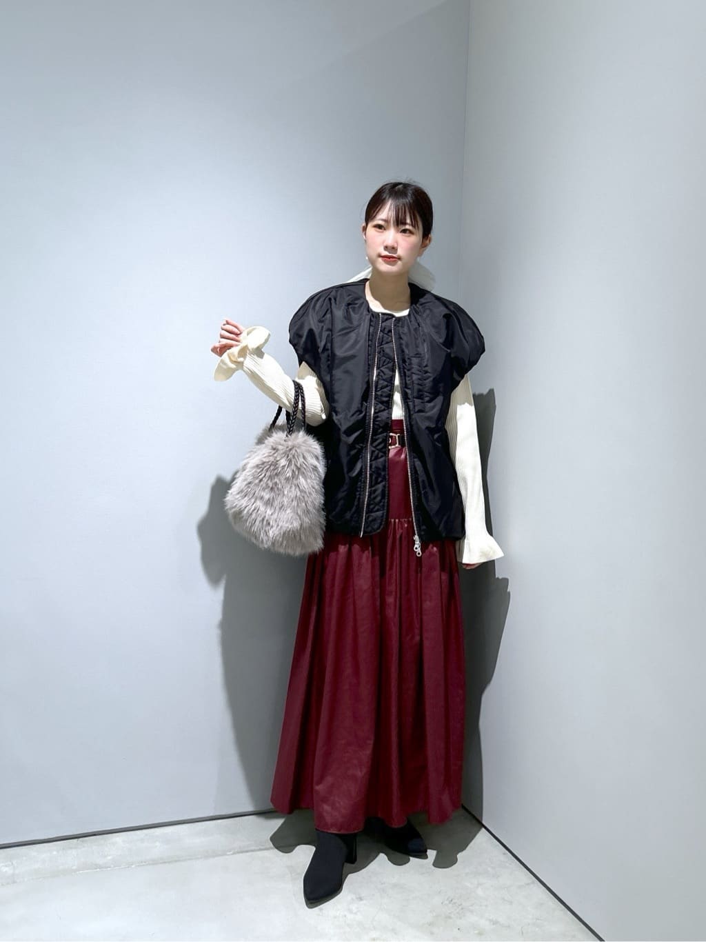 Renoさんの「INDIVI｜レザーライクマキシスカート」を使ったコーディネート
