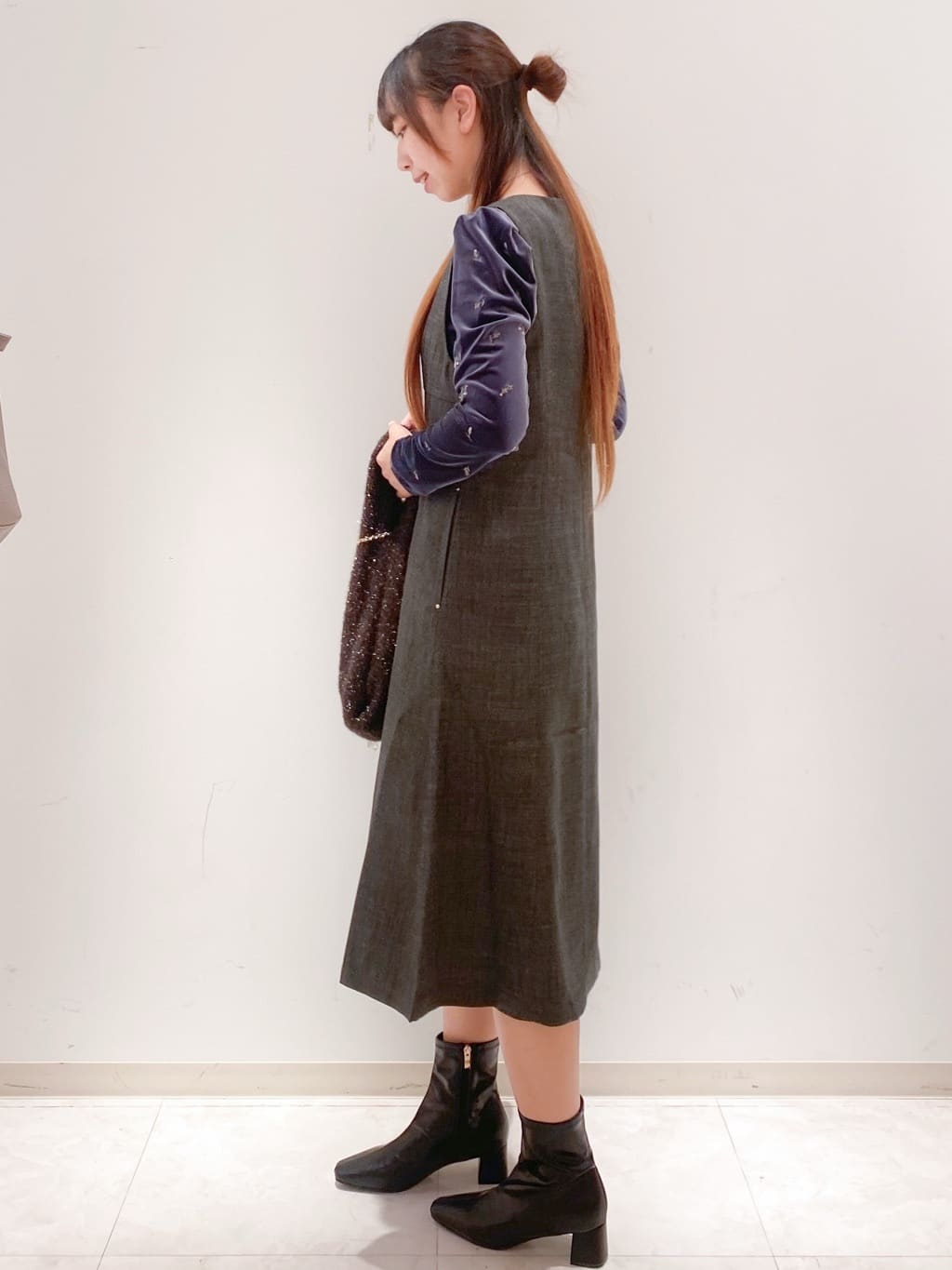 yurinaさんの「index｜バックシャン小花刺繍ベロアトップス【洗濯機OK】」を使ったコーディネート