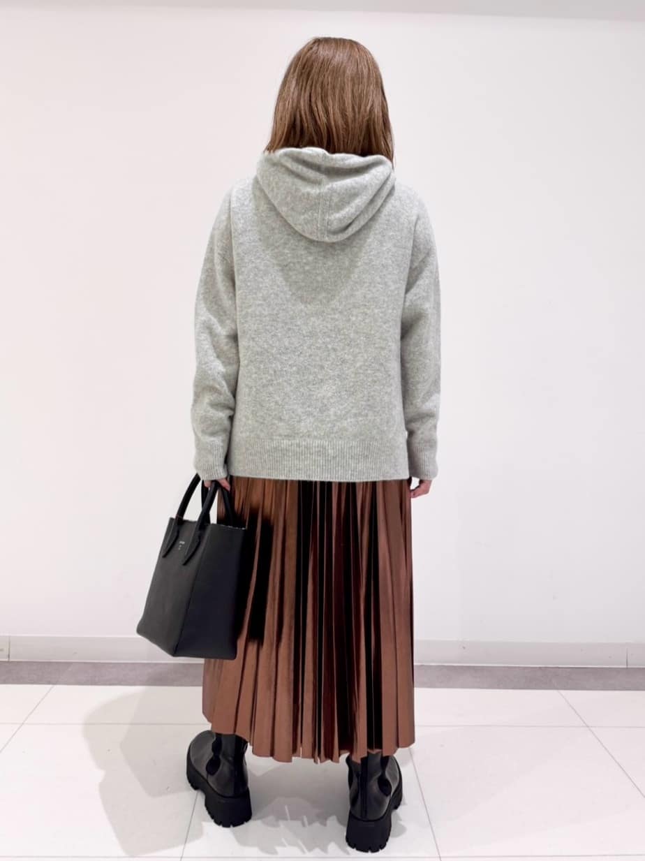 Reecoさんの「DRESSTERIOR｜【洗える/ストレッチ性/オンオフ】箔プリントプリーツスカート」を使ったコーディネート
