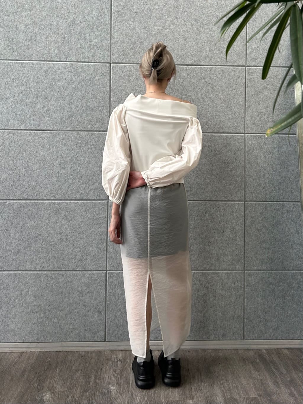 honoka Aさんの「CODE A｜puff glow off top」を使ったコーディネート