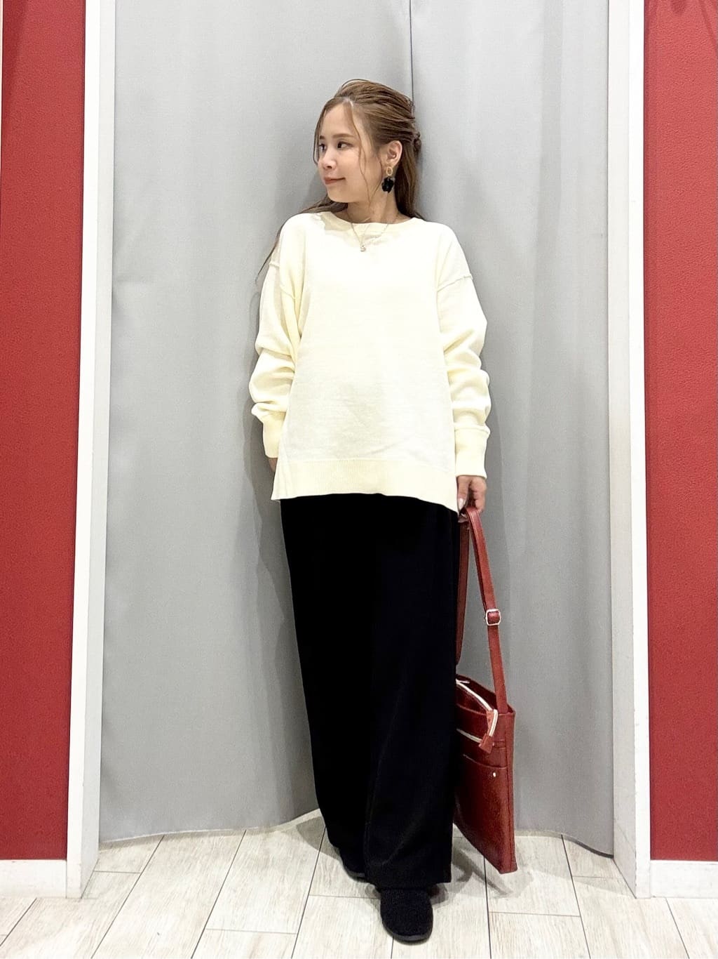 shioさんの「SHOO･LA･RUE｜【洗濯機可/ちくちくしにくい】大人カジュアルを叶える スウェットライクニット」を使ったコーディネート