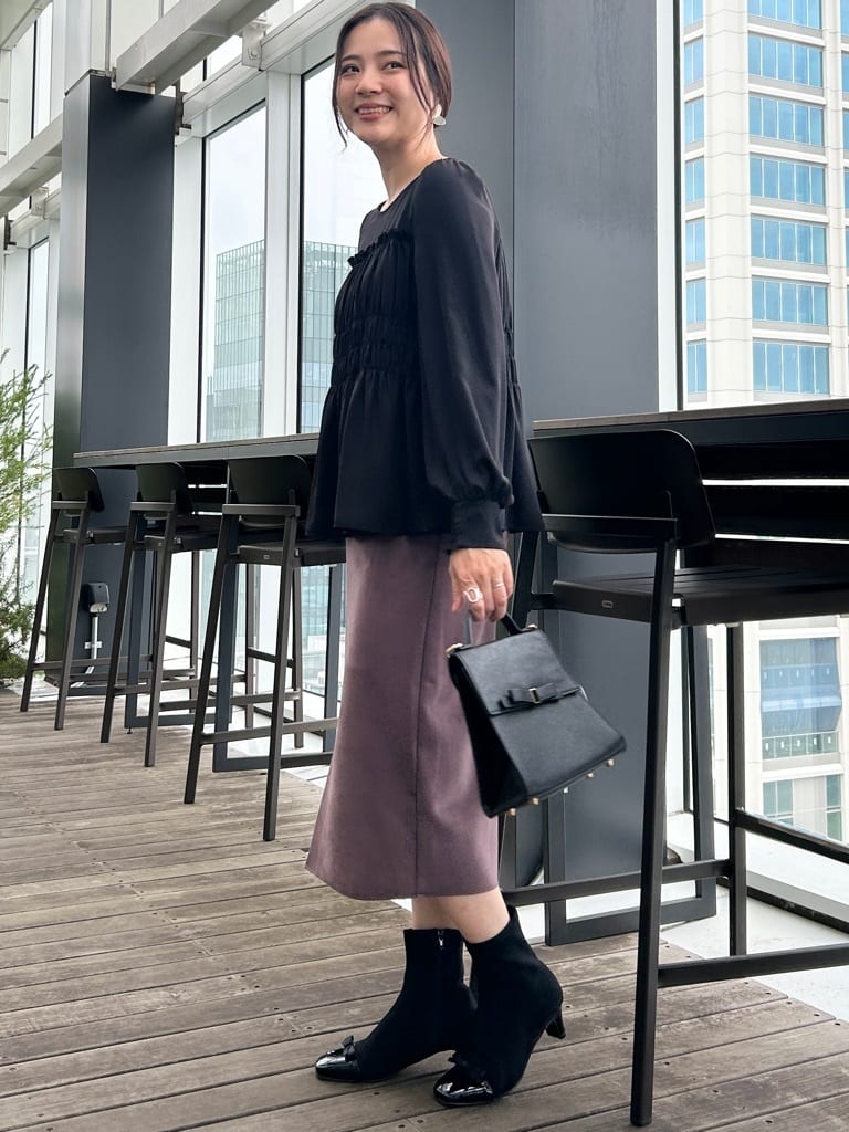 shinoさんの「Couture brooch｜【マシンウォッシャブル・きれいめ・通勤】シャーリングチュニックブラウス」を使ったコーディネート