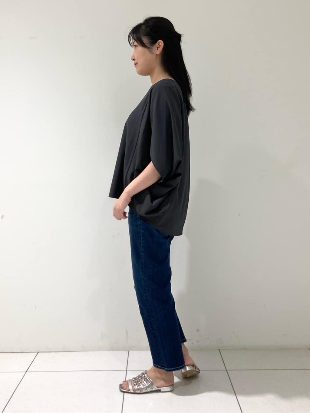 momokoさんの「INDIVI｜【体型カバー/SETUP可能】ジョーゼット　ドルマンブラウス」を使ったコーディネート