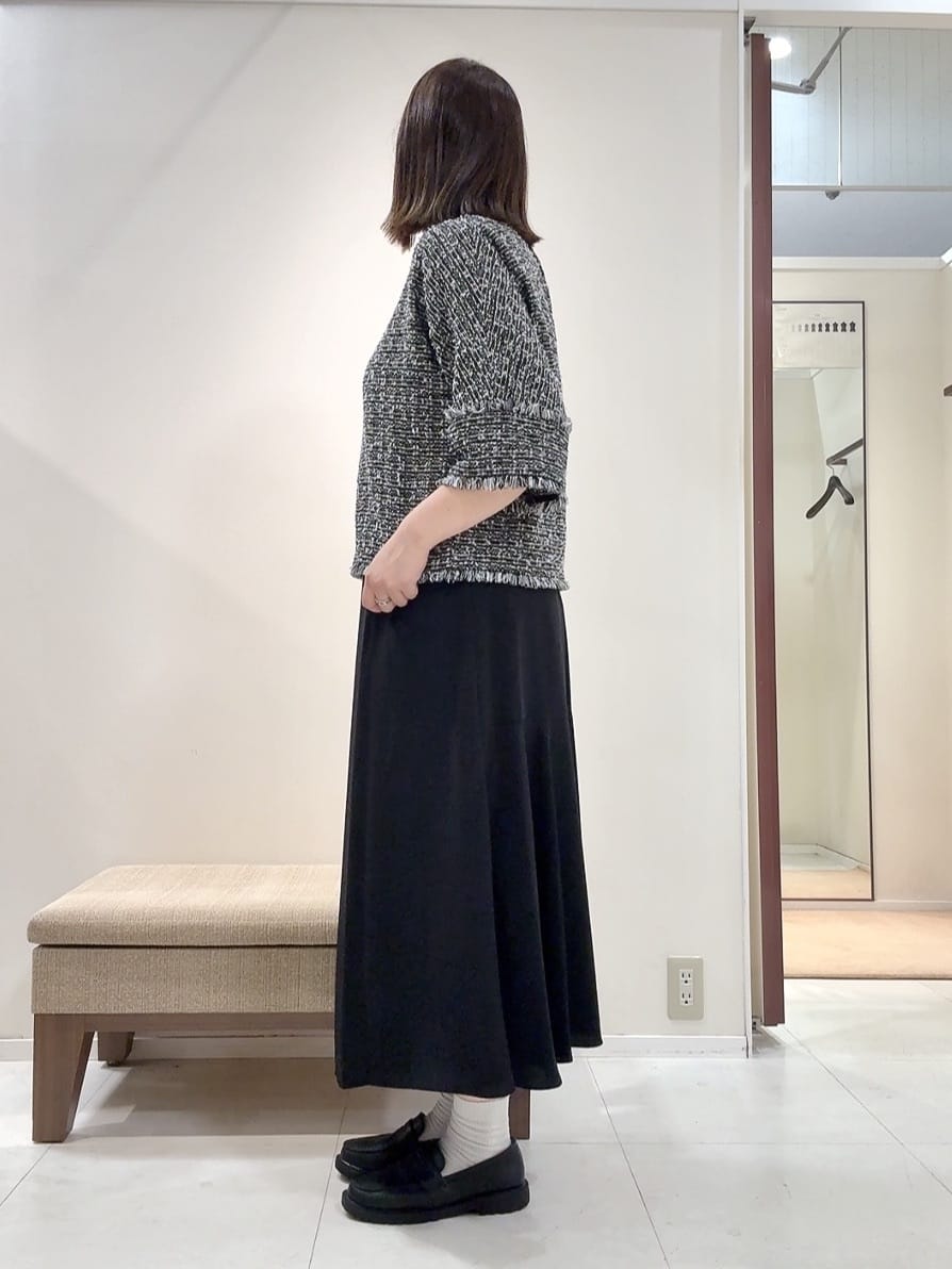 YUIさんの「UNTITLED｜【きれいめ／体型カバー】ツイードドルマントップス」を使ったコーディネート