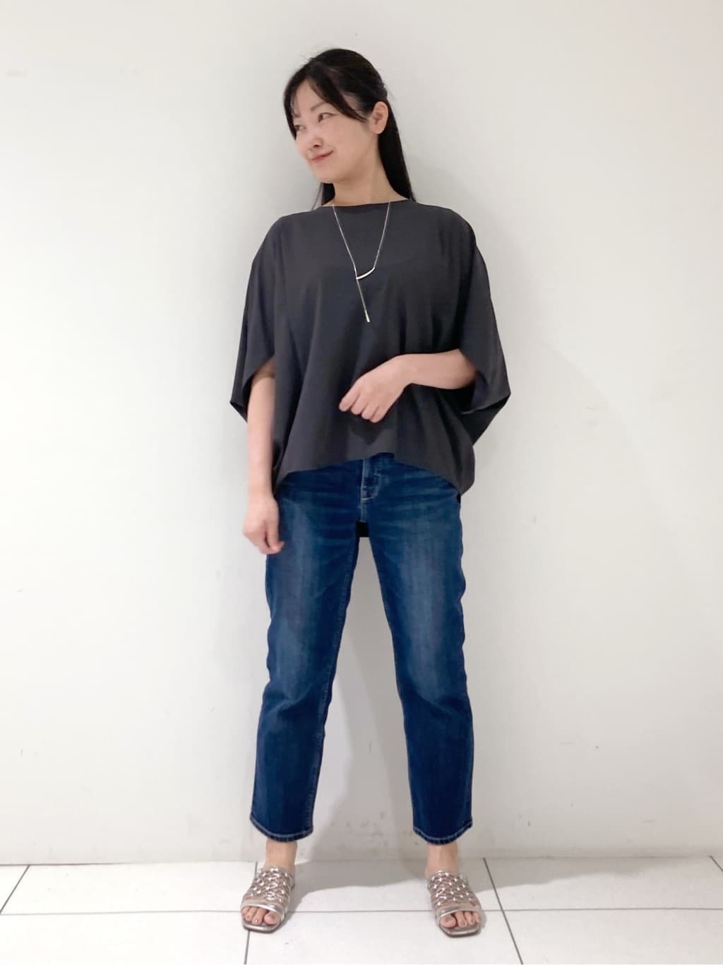 momokoさんの「INDIVI｜【体型カバー/SETUP可能】ジョーゼット　ドルマンブラウス」を使ったコーディネート