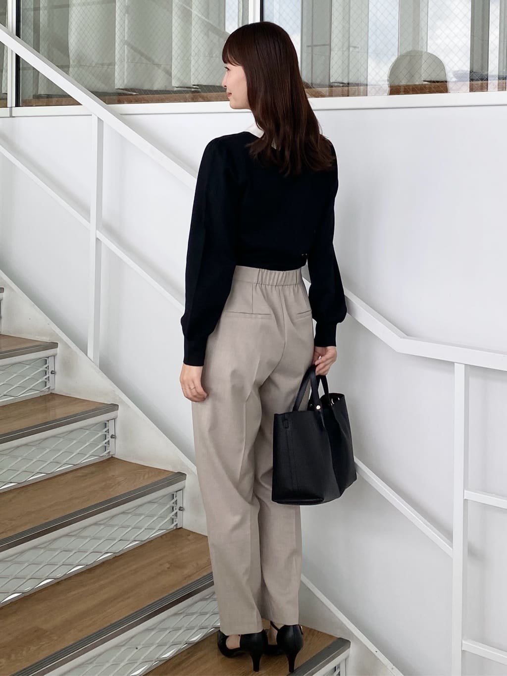 みさかさんの「index｜ウールライクストレッチテーパードパンツ／セットアップ対応【洗濯機OK】」を使ったコーディネート