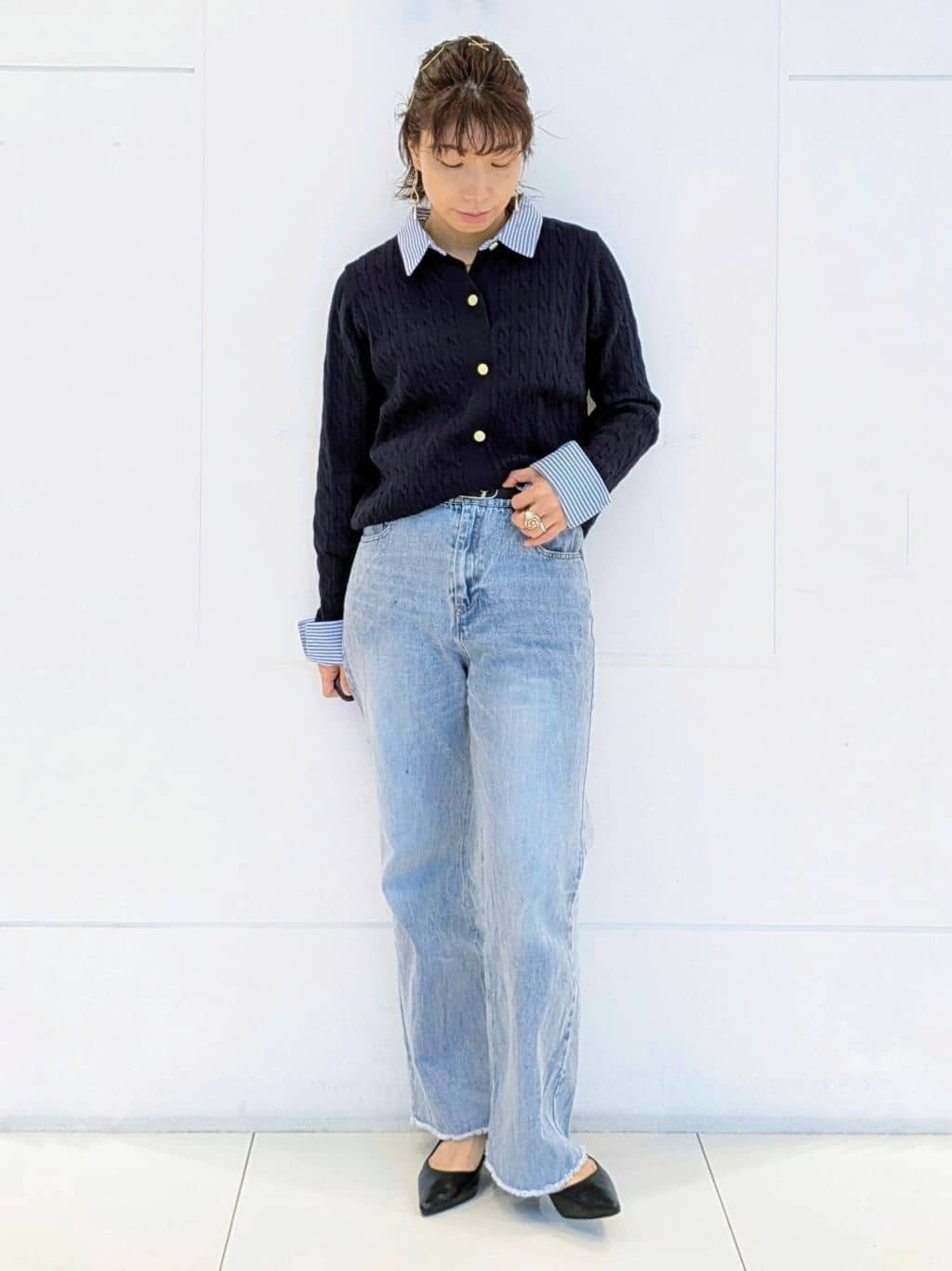 4410さんの「THE SHOP TK｜【着るだけでコーデ完成】シャツレイヤード風 ケーブルニット」を使ったコーディネート
