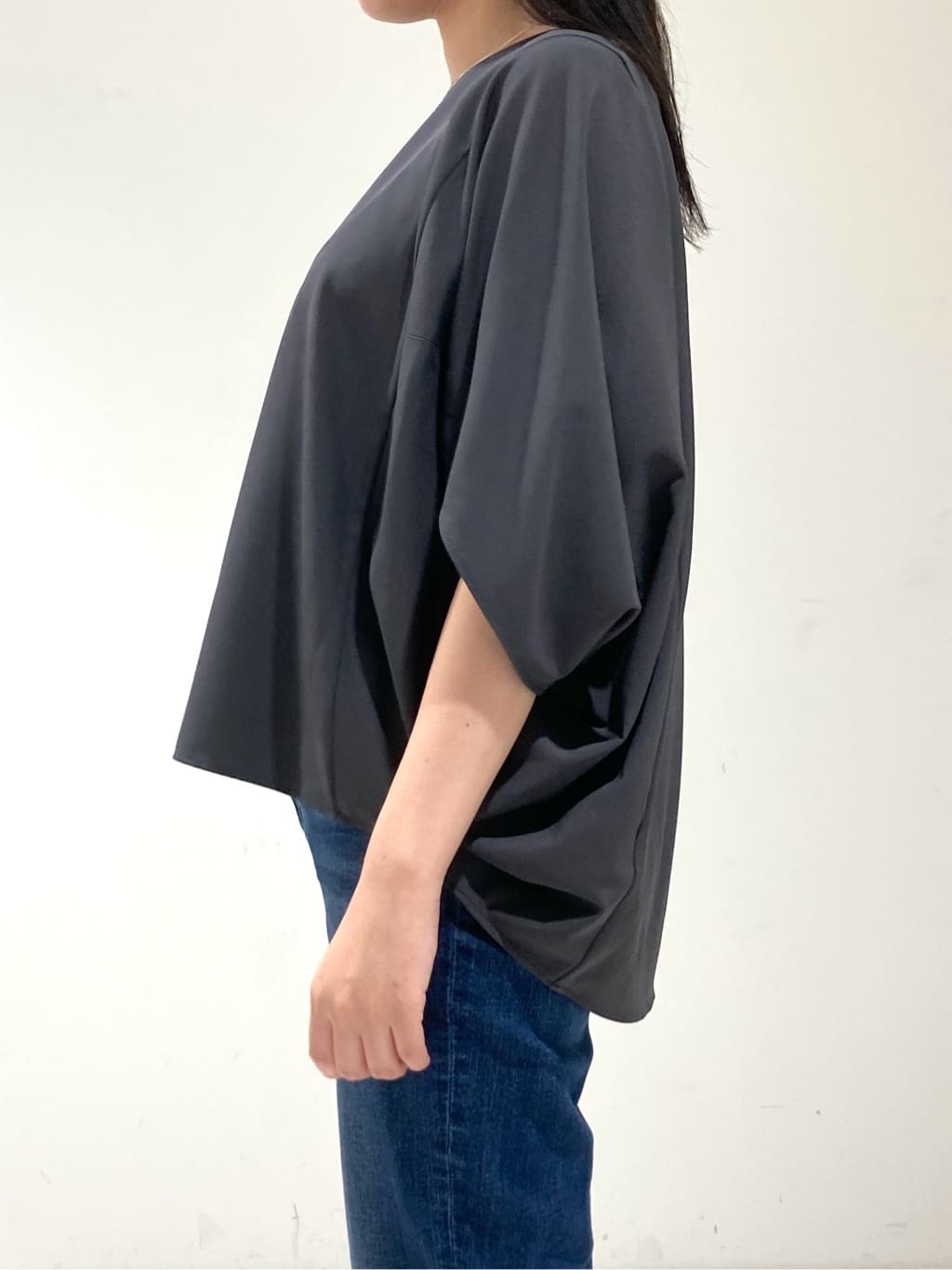 momokoさんの「INDIVI｜【体型カバー/SETUP可能】ジョーゼット　ドルマンブラウス」を使ったコーディネート