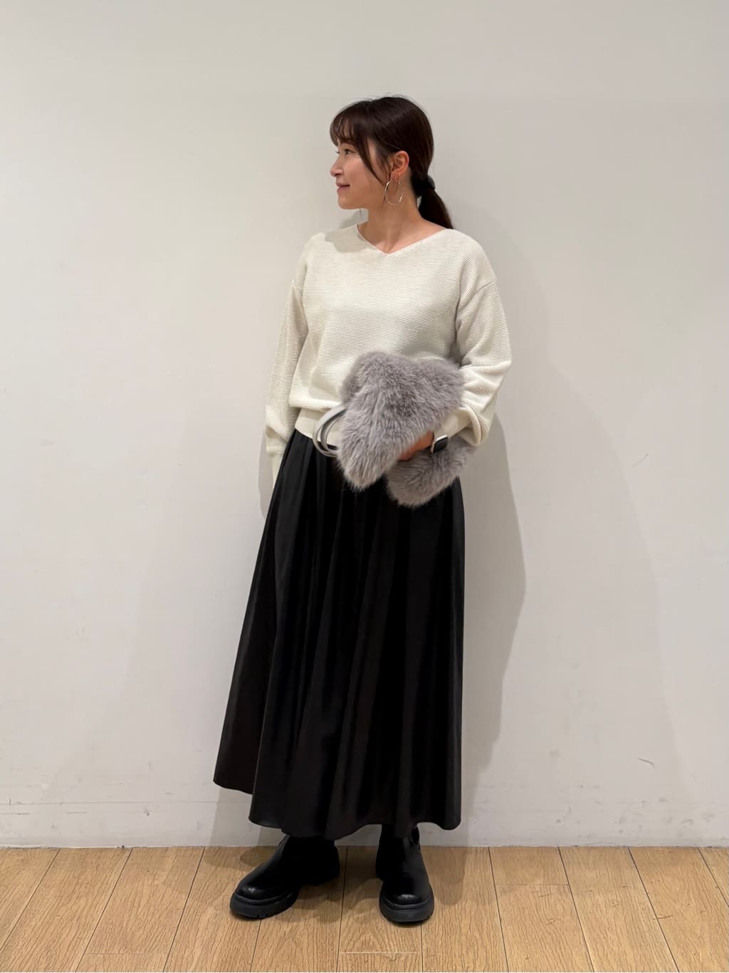 maiさんの「INDIVI｜【ウール混ラメ素材】Vネック煌めきニット」を使ったコーディネート