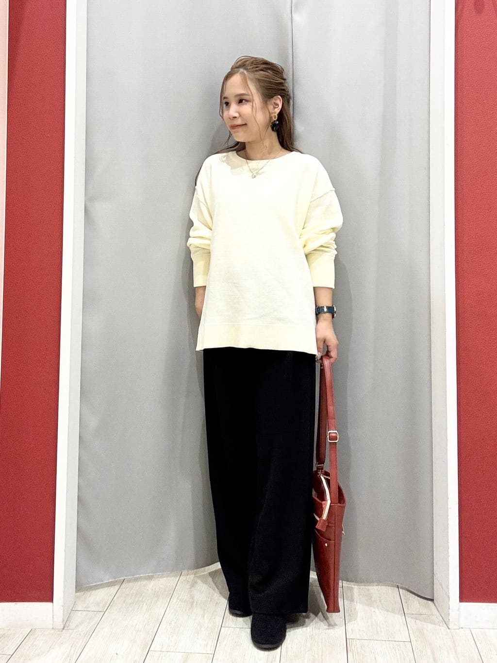 shioさんの「SHOO･LA･RUE｜【洗濯機可/ちくちくしにくい】大人カジュアルを叶える スウェットライクニット」を使ったコーディネート