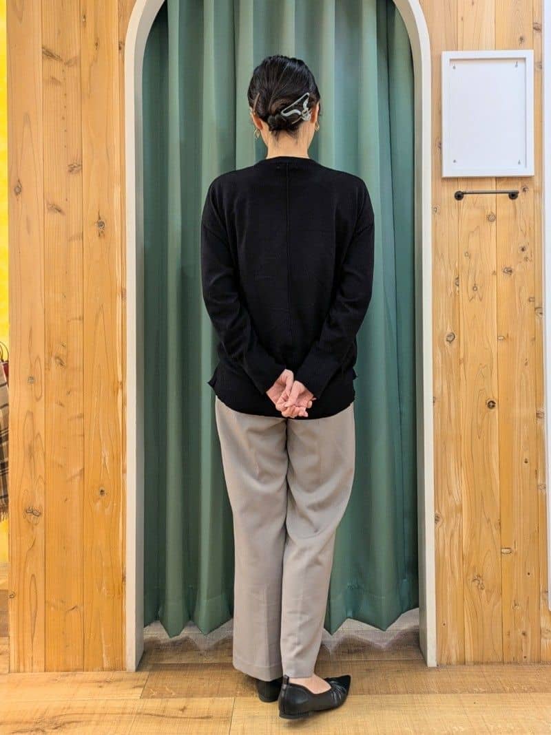ショーコラさんの「SHOO･LA･RUE｜【高レビュー/洗濯機可】ゆるシルエットで体型カバー もちもちニット」を使ったコーディネート