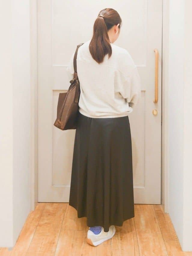 ななこさんの「SHOO･LA･RUE｜【S-LL】大人の抜け感 合皮フレアスカート」を使ったコーディネート