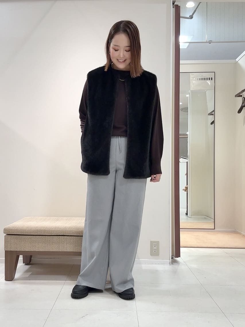 YUIさんの「UNTITLED｜【トレンド/ジレ】フェイクファーベスト」を使ったコーディネート