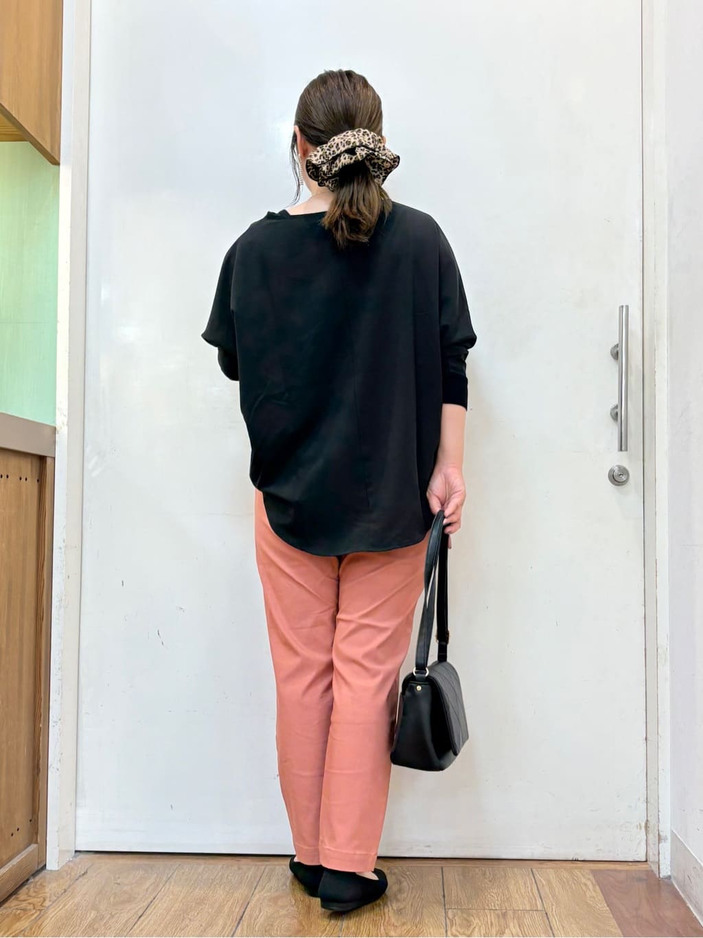 だいわさんの「SHOO･LA･RUE｜【洗える/S-LL/美脚シルエット】ハイパーストレッチ テーパードパンツ」を使ったコーディネート