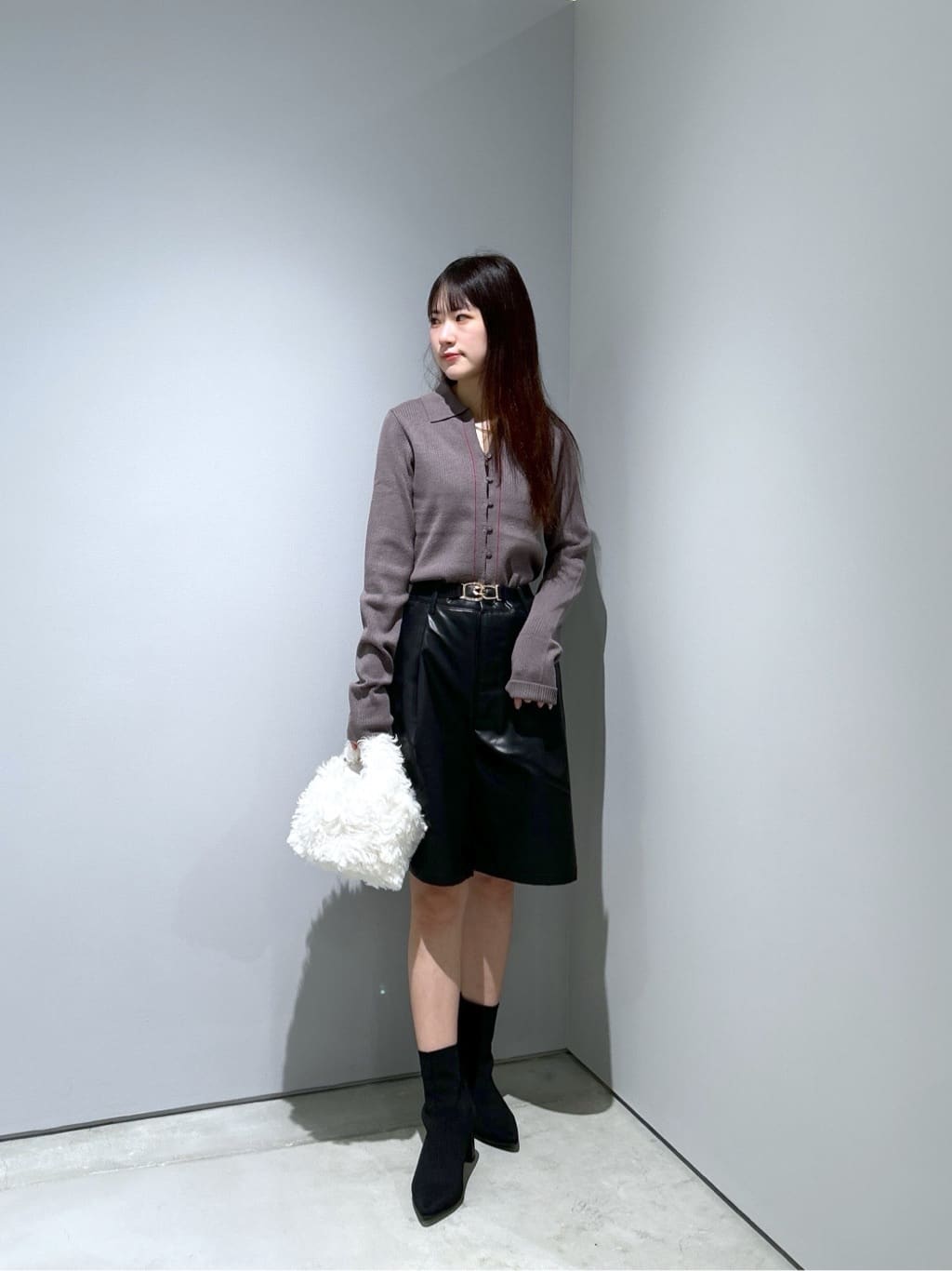 Renoさんの「INDIVI｜フェイクファーマイクロバッグ」を使ったコーディネート