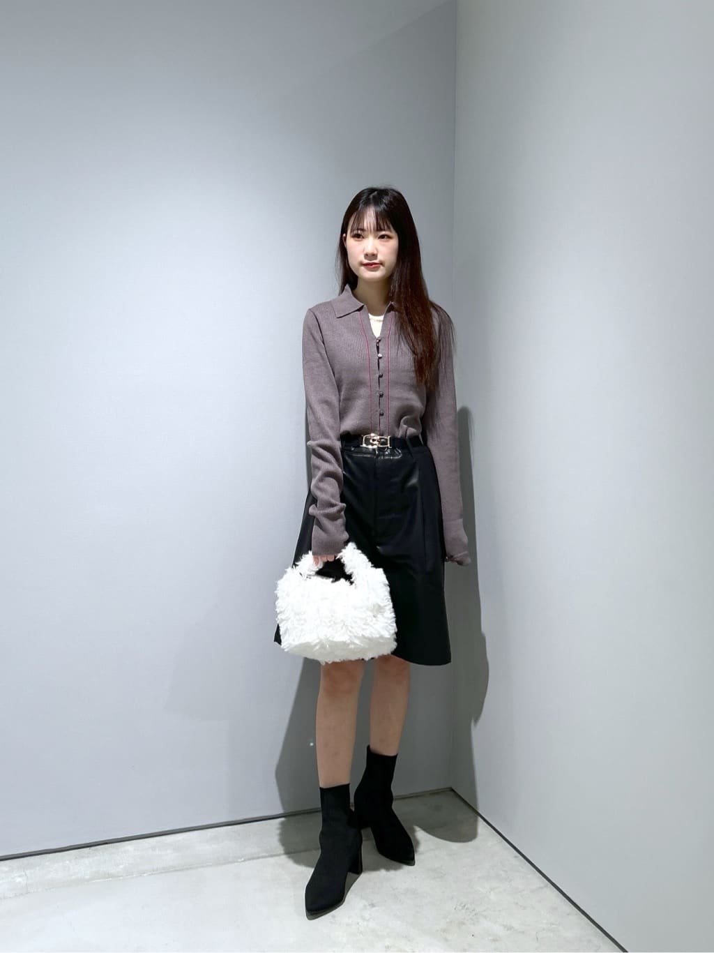 Renoさんの「INDIVI｜フェイクファーマイクロバッグ」を使ったコーディネート
