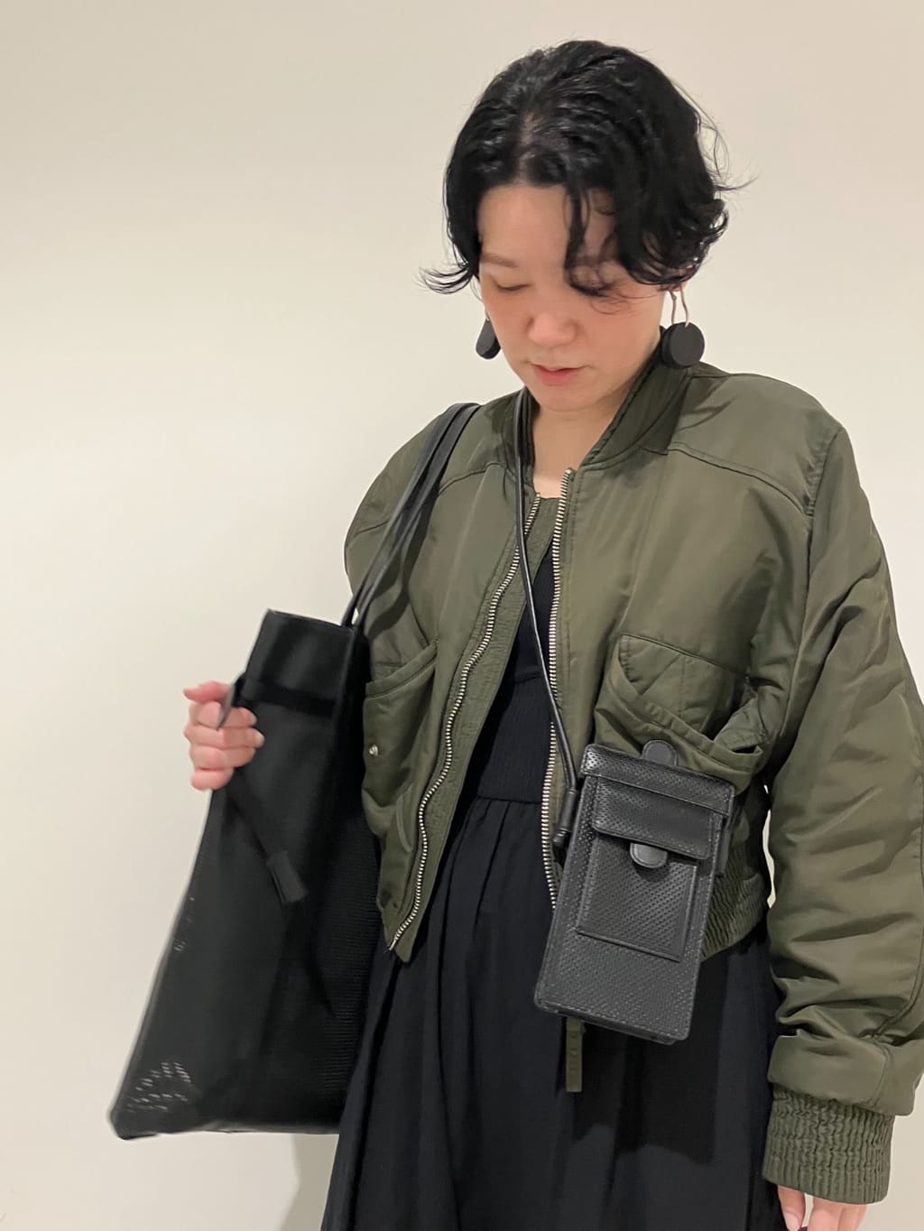 Cさんの「HIROKO HAYASHI｜BARBERA(バルベーラ)スマホポシェット」を使ったコーディネート