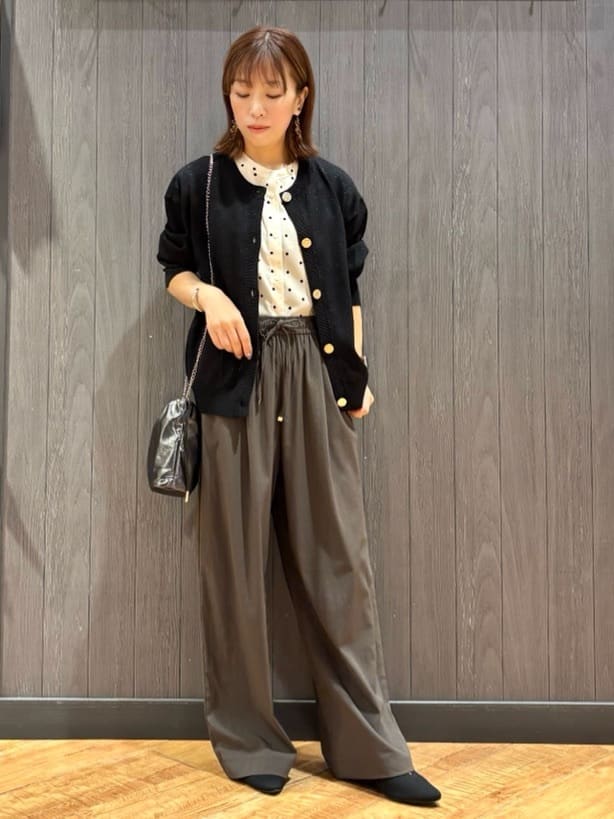 meiさんの「SHOO･LA･RUE｜【無地/ドット柄】お袖フリルが華やぐ きれいめブラウス」を使ったコーディネート