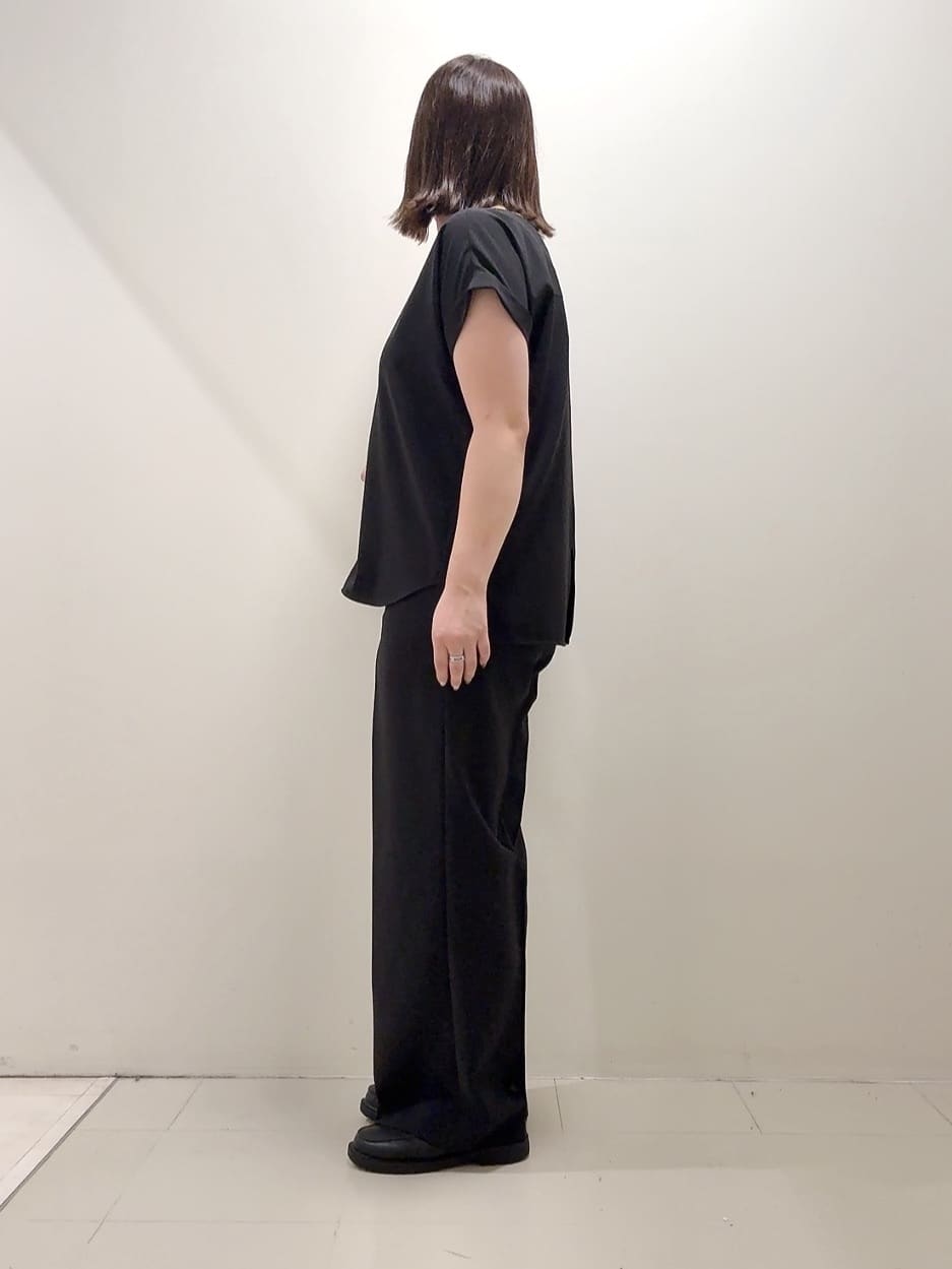 YUIさんの「UNTITLED｜【前開きボタン/ベルト付/羽織シャツ/】2WAYトレンチ風ワンピース」を使ったコーディネート